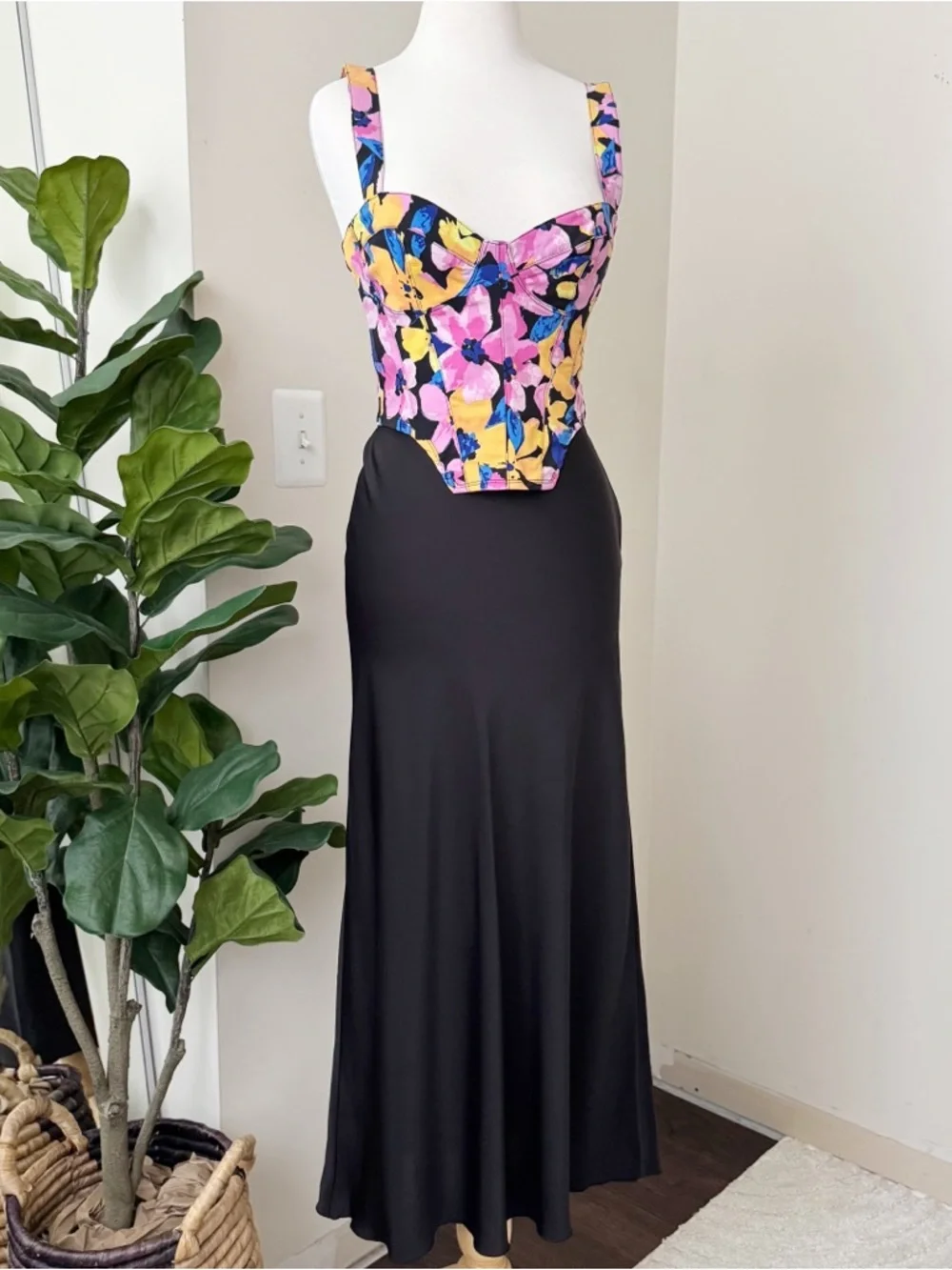 Black Midi satin slip Skirt - Picture 7 of 7